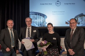 Heinz Wolberg erhält die Ehrenmedaille der Euregio Rhein-Waal