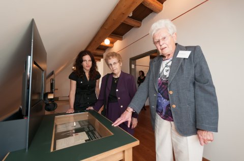 Coby (rechts) mit Ruth und Susan Muscovitch